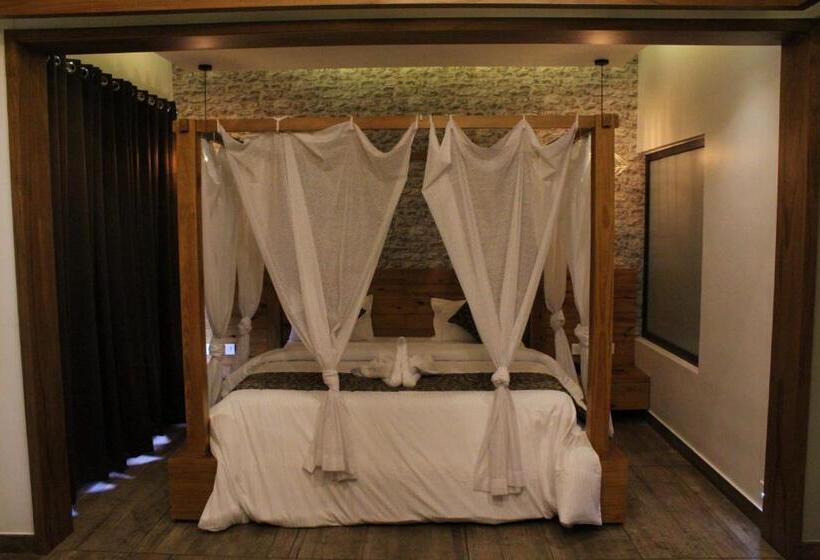 سوییت خانوادگی, The Wild Trails Munnar Resort