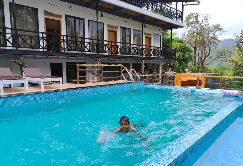 سوییت جونیور با چشم‌انداز استخر, The Wild Trails Munnar Resort