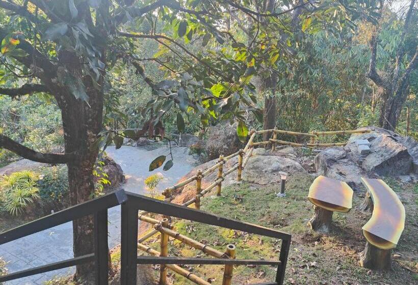 سوییت جونیور با بالکن, The Wild Trails Munnar Resort