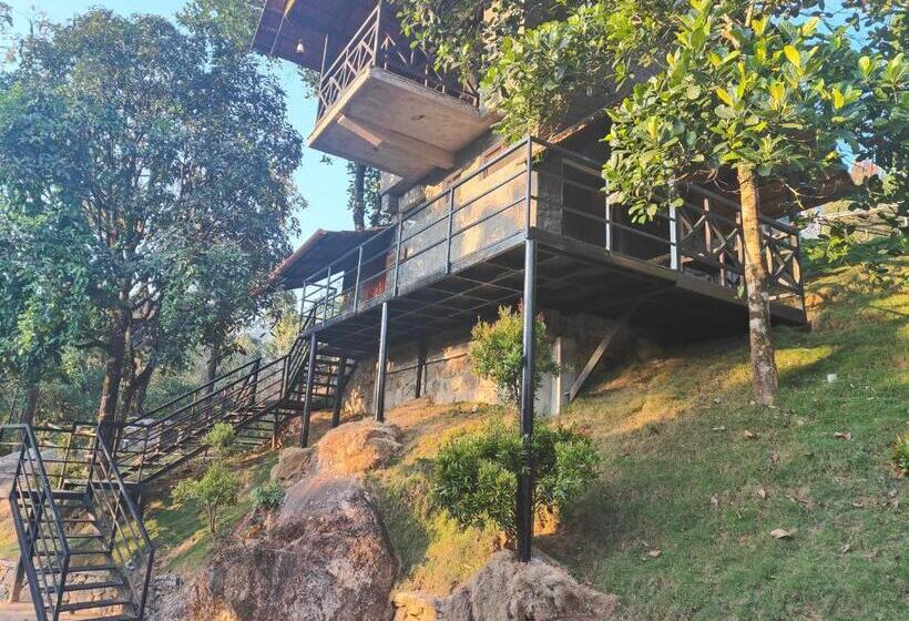 سوییت جونیور با بالکن, The Wild Trails Munnar Resort
