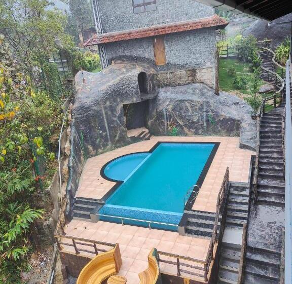 سوییت جونیور با چشم‌انداز استخر, The Wild Trails Munnar Resort