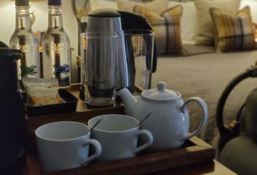 带大床的标准间, Luxury Bed And Breakfast At Bossington Hall In Exmoor, Somerset