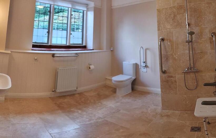 شقة غرفة واحدة, Luxury Bed And Breakfast At Bossington Hall In Exmoor, Somerset