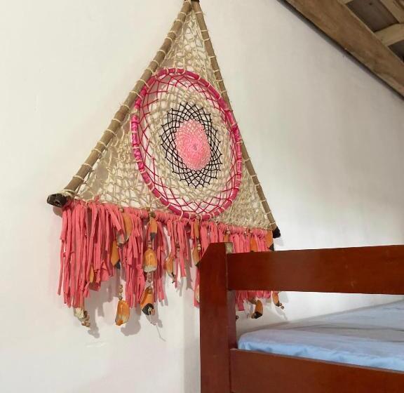 سرير فى غرفة مشتركه, Maiku Amazonas