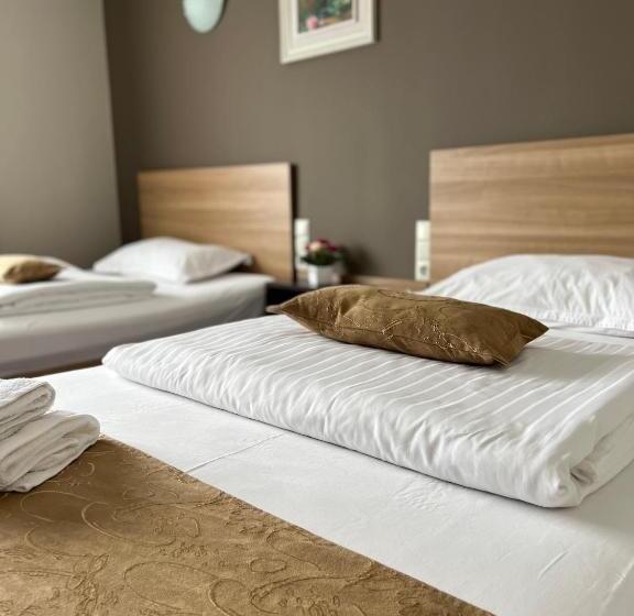 חדר משפחתי, Vila Cristal