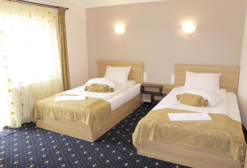 חדר משפחתי, Vila Cristal