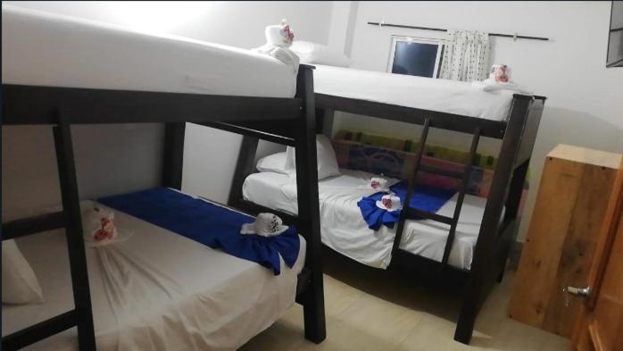 חדר משפחתי, Angel Maria