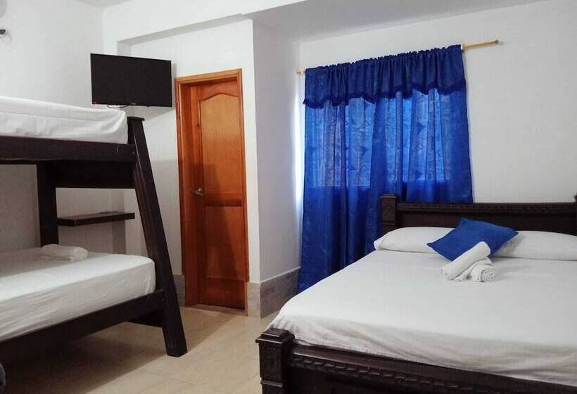 חדר משפחתי, Angel Maria