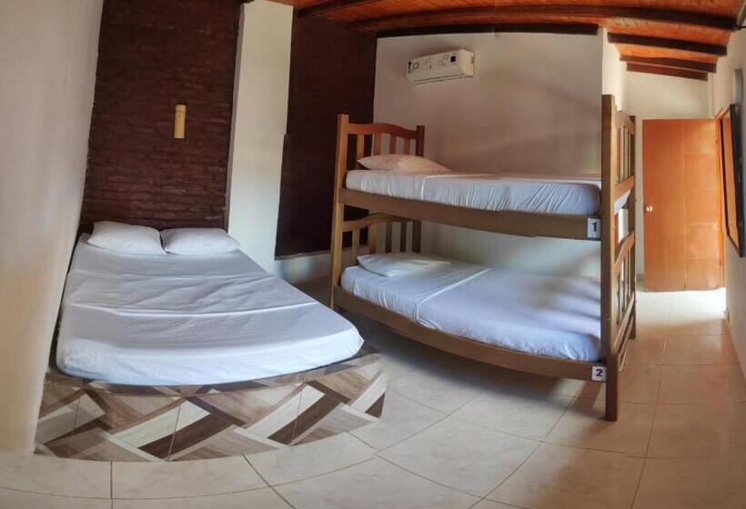 اتاق خانوادگی, Hostal Buena Vida