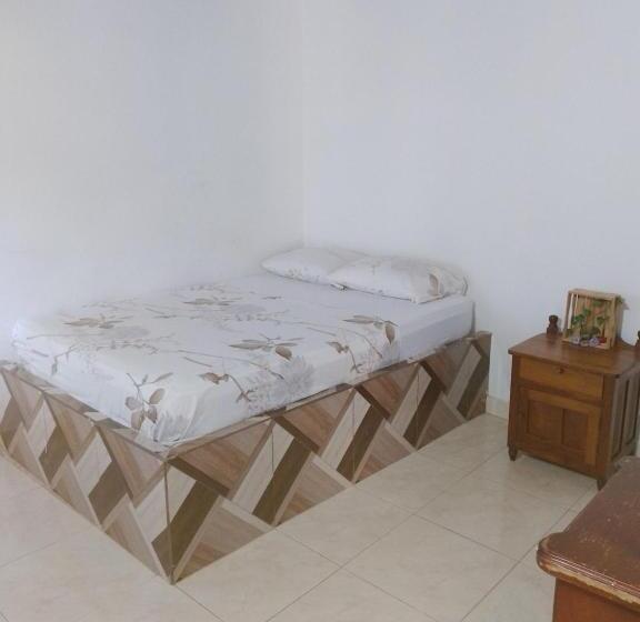 اتاق ساده سه‌ نفره, Hostal Buena Vida