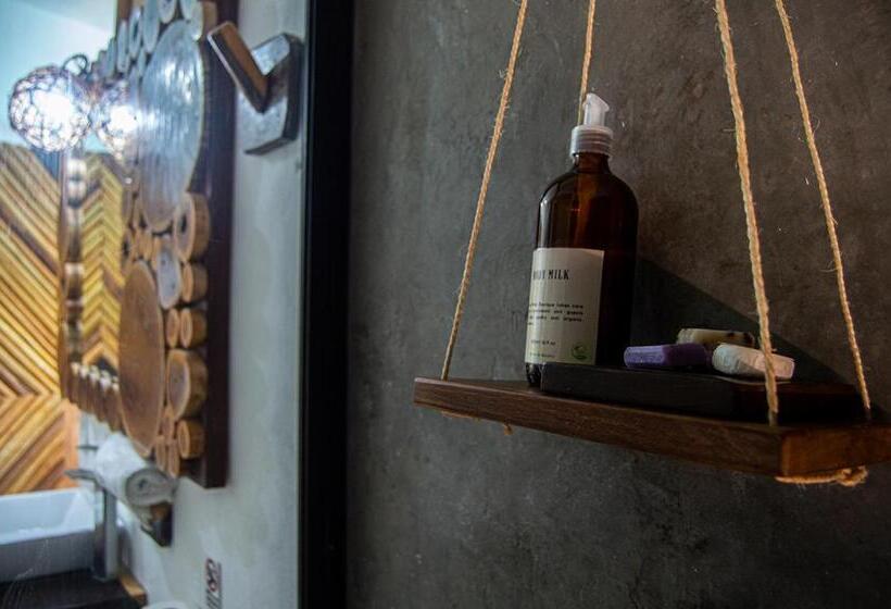 اتاق لوکس با بالکن, Xcabal Hotel Boutique