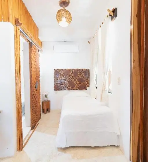 اتاق خانوادگی, Xcabal Hotel Boutique