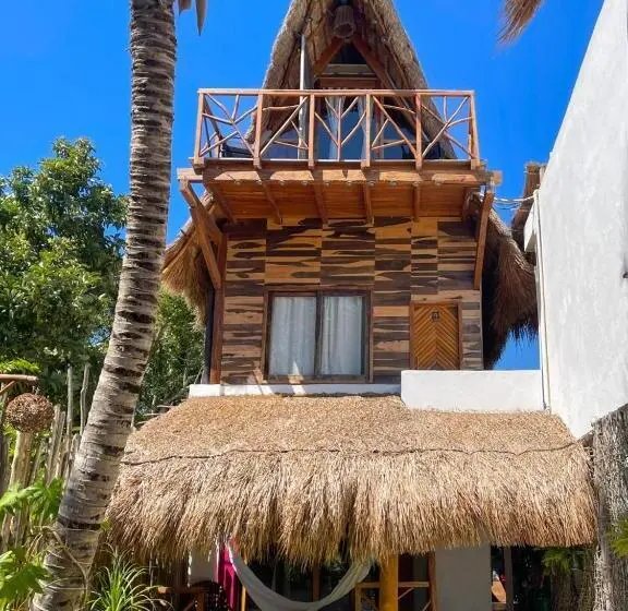 بنگله خانوادگی, Xcabal Hotel Boutique