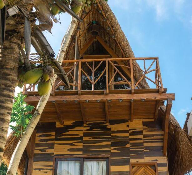 بنگله خانوادگی, Xcabal Hotel Boutique