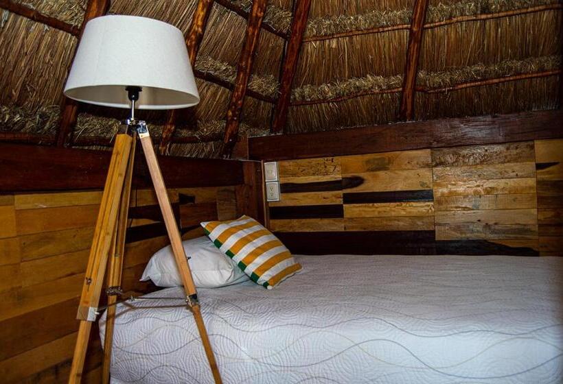 بنگله خانوادگی, Xcabal Hotel Boutique