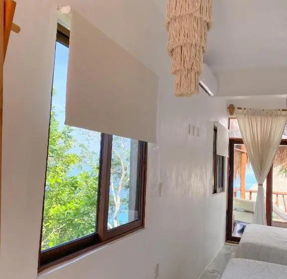 اتاق استاندارد سه تخته با بالکن, Xcabal Hotel Boutique