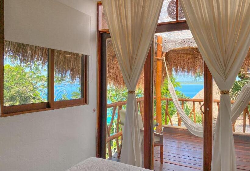 اتاق استاندارد سه تخته با بالکن, Xcabal Hotel Boutique