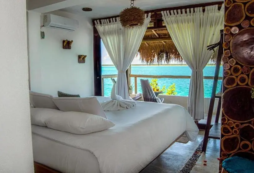 اتاق لوکس با بالکن و چشم‌انداز دریا, Xcabal Hotel Boutique