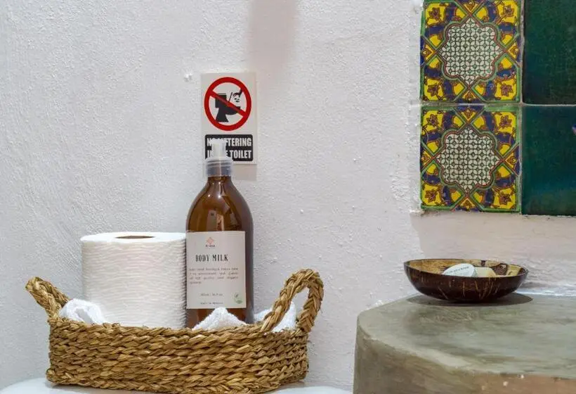 اتاق استاندارد سه تخته با بالکن, Xcabal Hotel Boutique