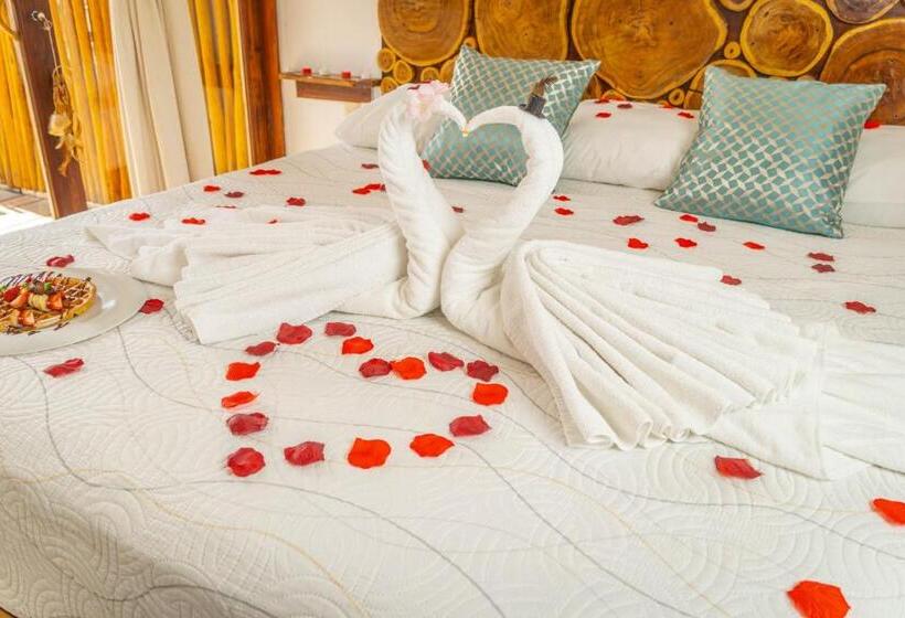 اتاق استاندارد سه تخته با بالکن, Xcabal Hotel Boutique