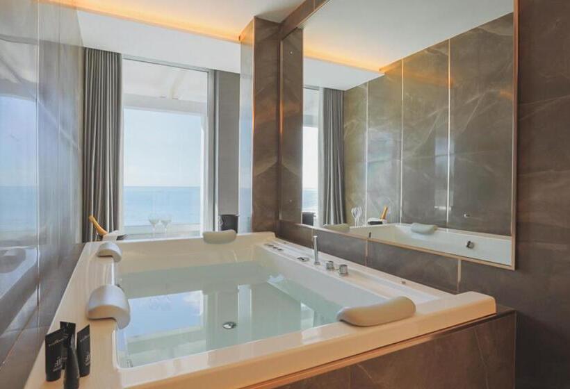 מיטת קינג בסוויטה, & Resort Tre Fontane Luxury