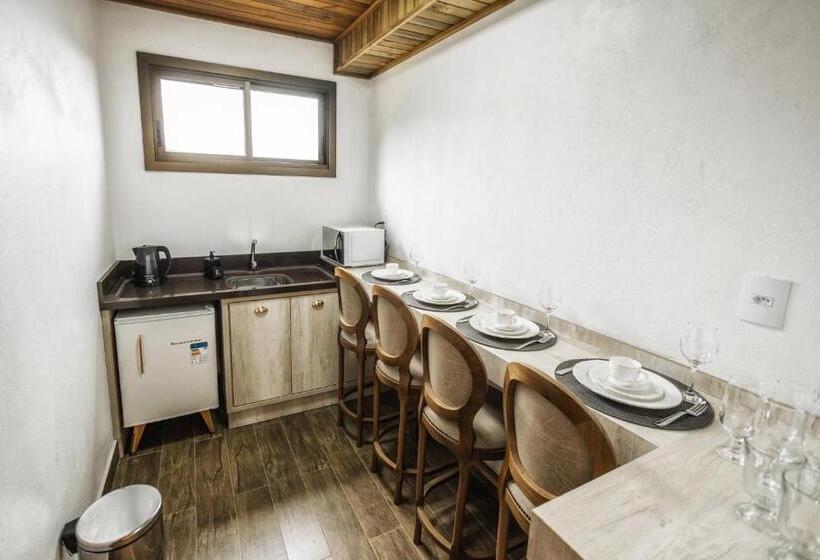 بنجلو عائلى, Discovery Canyon