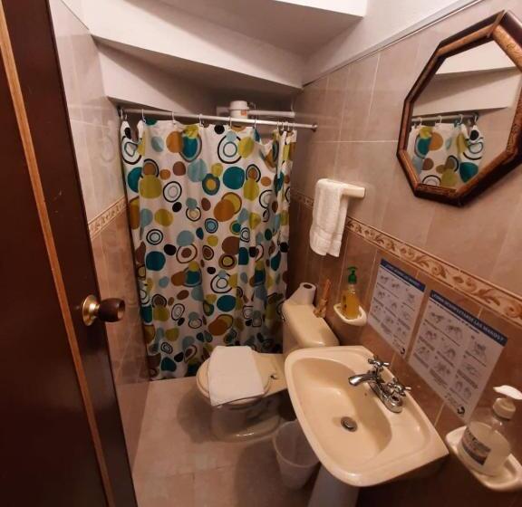 اتاق استاندارد چهارنفره با سرویس بهداشتی مشترک, Aparta Hotel El Refugio De María