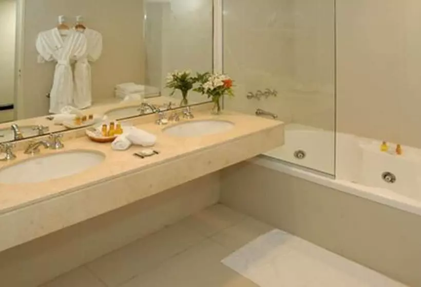 اتاق سوپریور سه تخته, Cacique Inacayal Lake Hotel & Spa