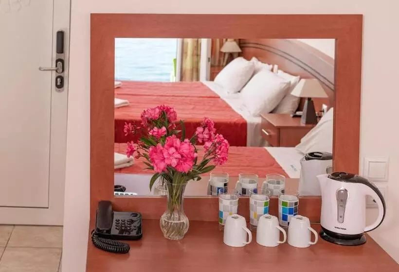 Chambre Triple Standard Vue Mer, Corfu Maris