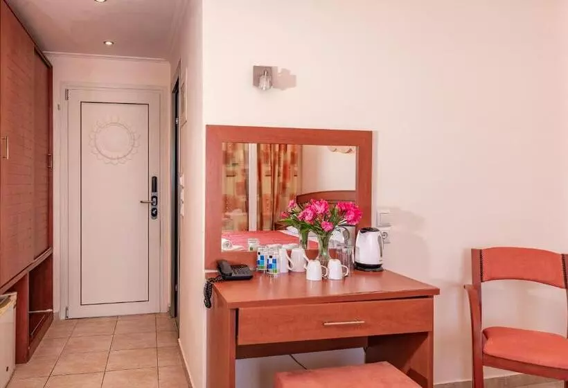Chambre Standard Quadruple Vue Mer, Corfu Maris