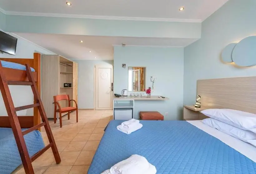 Standard Neljän Hengen Huone Merinäkymä, Corfu Maris