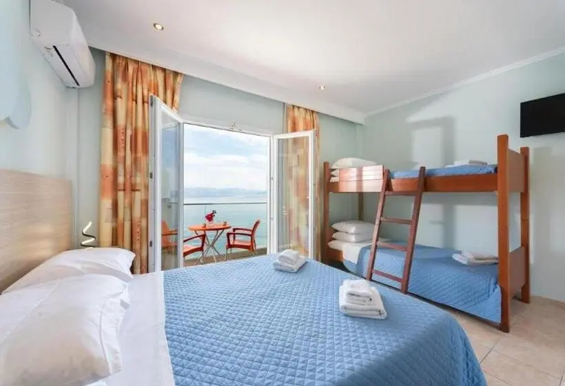 Superior Neljän Hengen Huone, Corfu Maris