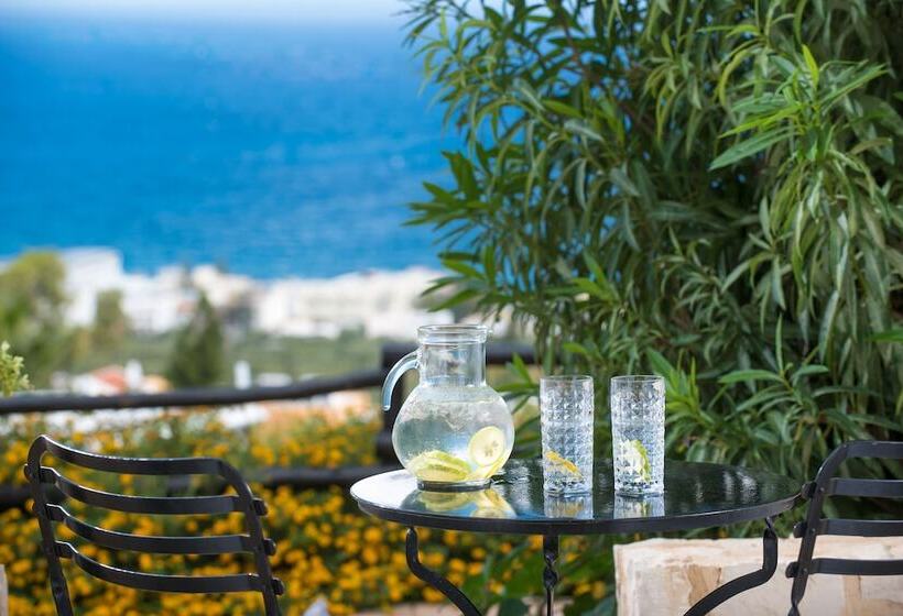 جناح جونيور مطلّ علي البحر, Creta Blue Boutique