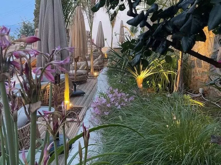 Juniorsviitti Puutarhanäkymä, Creta Blue Boutique