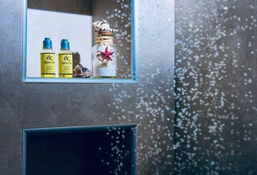 Juniorsviitti Puutarhanäkymä, Creta Blue Boutique