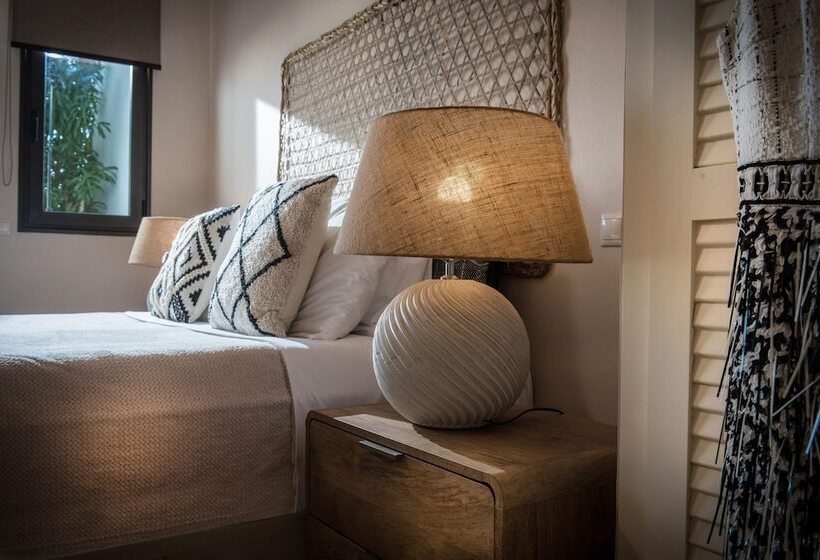 סוויטת ג'וניור נוף לגינה, Creta Blue Boutique