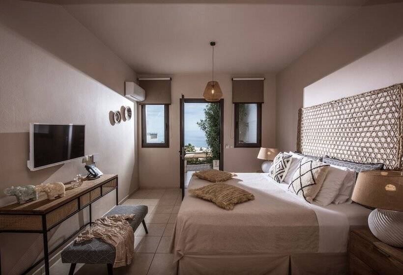 سوئیت جونیور با چشم‌انداز باغ, Creta Blue Boutique
