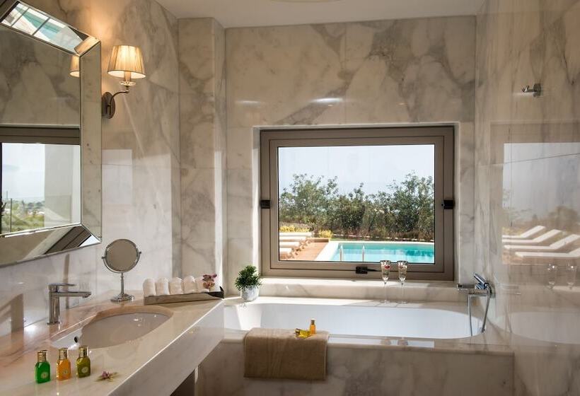 سوییت لوکس, Creta Blue Boutique
