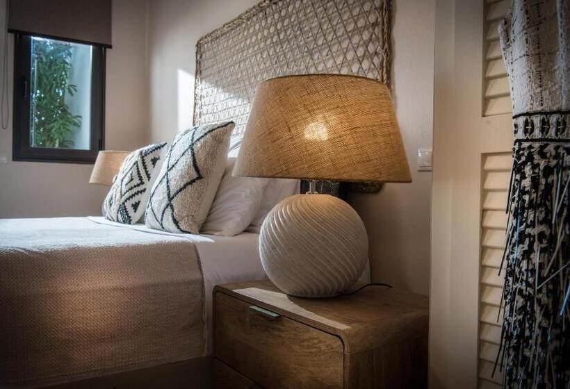 סוויטת ג'וניור נוף לגינה, Creta Blue Boutique