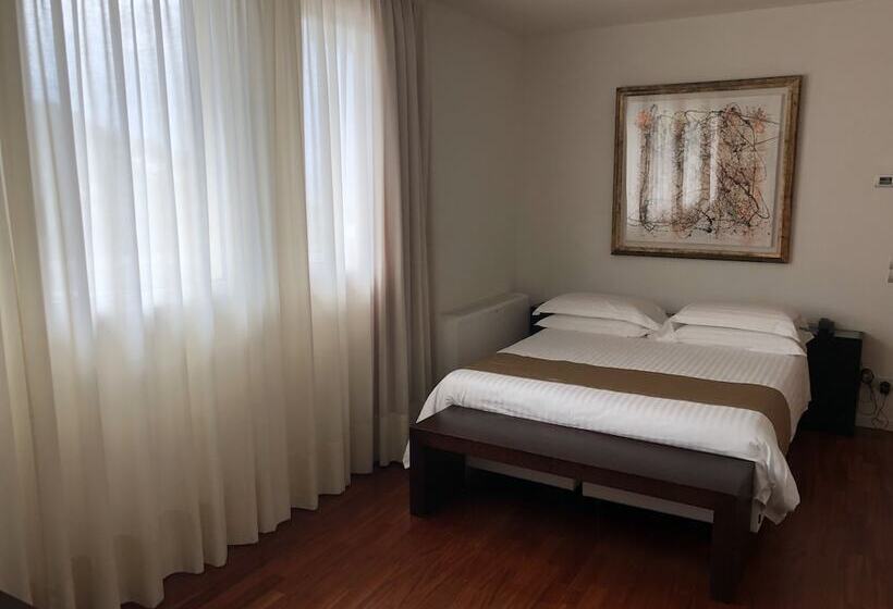 سوییت جونیور, Eden Rock Resort