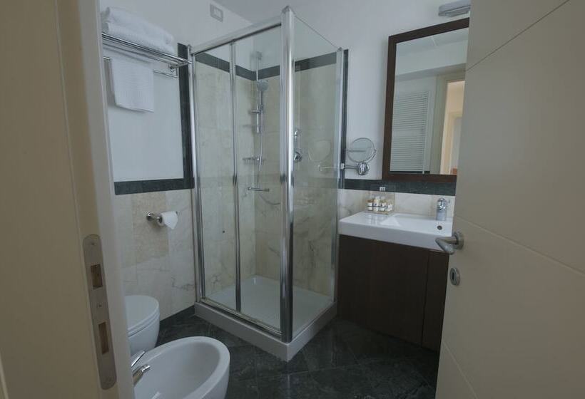 سوئیت با چشم‌انداز, Eden Rock Resort