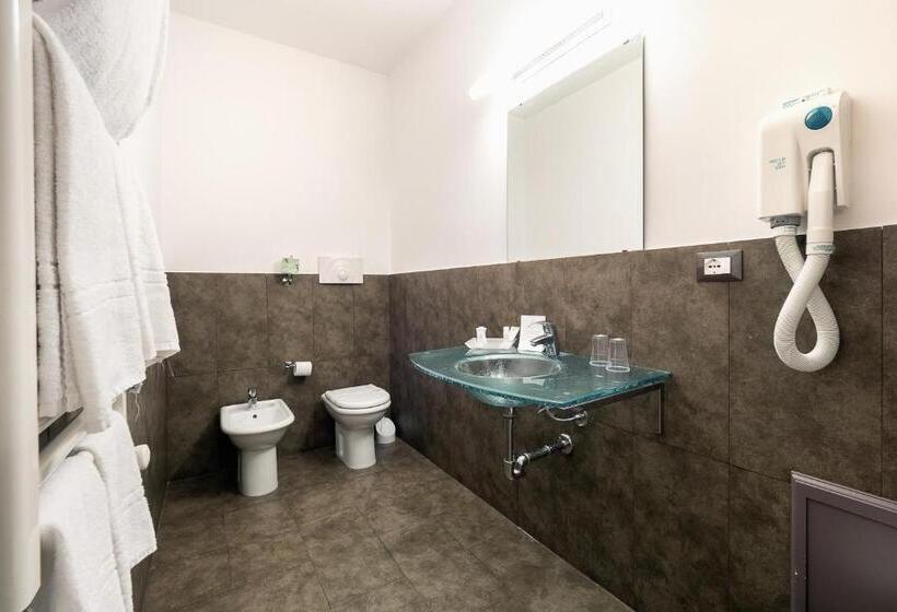 小型套房, Garibaldi