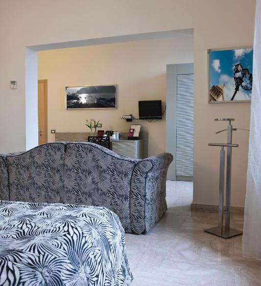 小型套房, Garibaldi