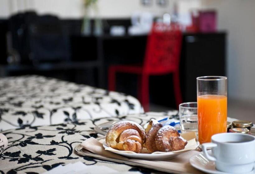 标准三人间, Garibaldi