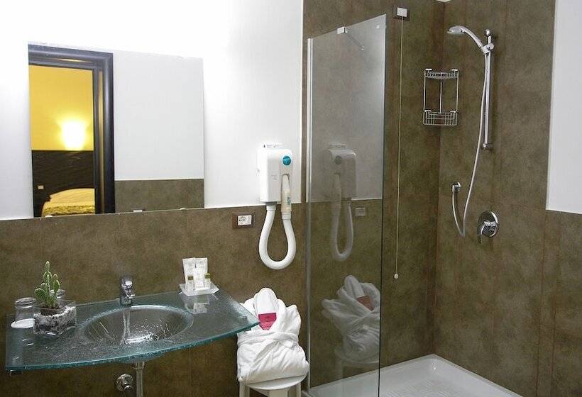 小型套房, Garibaldi