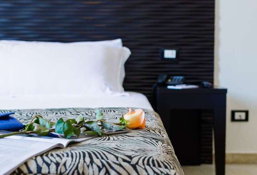 小型套房, Garibaldi