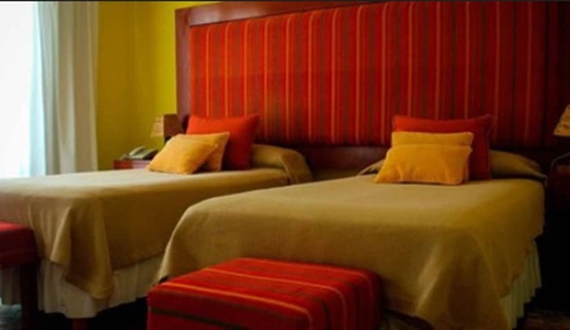 高级三人间, Los Sauces