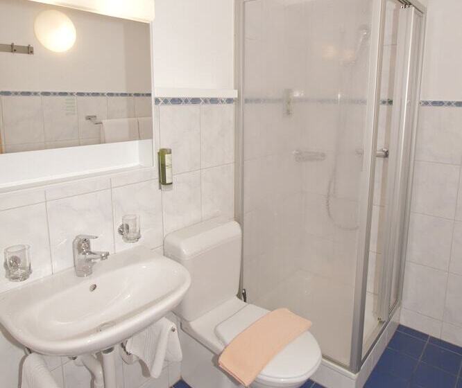 اتاق خانوادگی, Turna Malbun