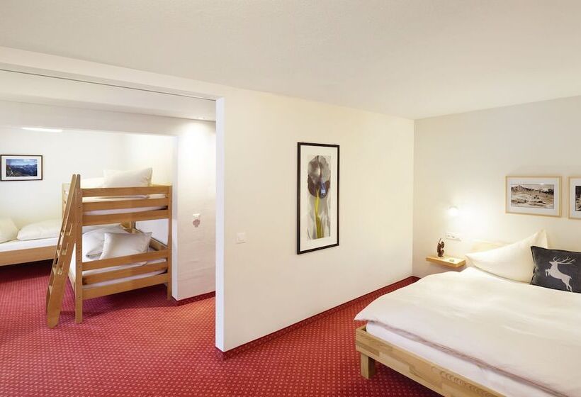 اتاق خانوادگی, Turna Malbun