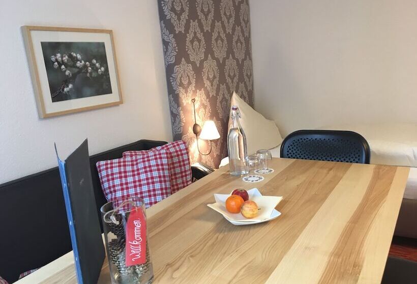 اتاق خانوادگی, Turna Malbun